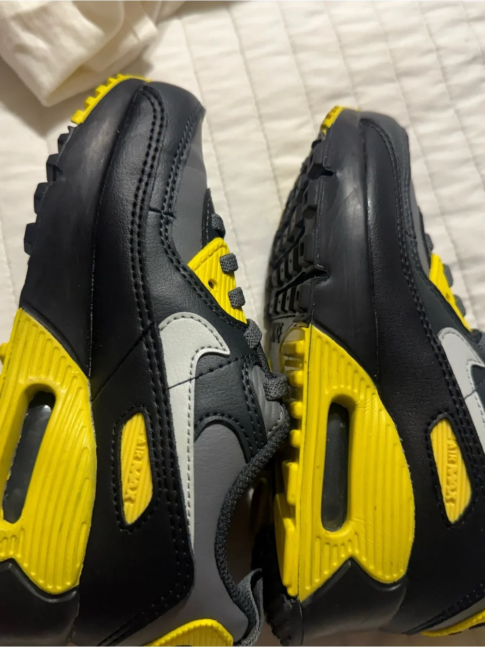 Nike Air Max 90 kids Smoke Grey/Yellow Athletic Sneakers NWOT 11.5